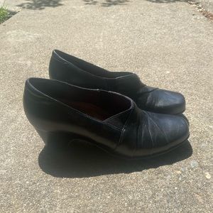 Clarks “Sugar and Spice” Black 8.5 Narrow Leather Shoe